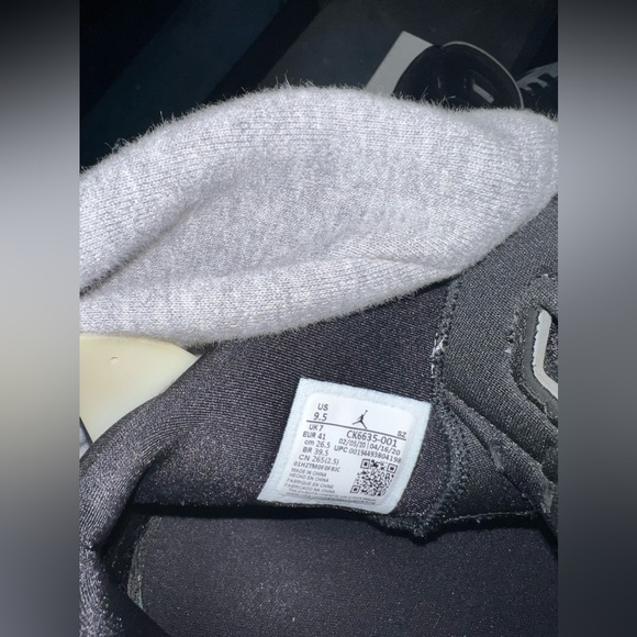 Women Jordan 6 Shoes - Picture 5 of 5